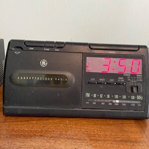 GE General Electric FM/AM Cassette Clock Radio 7-4915A Vintage 80s